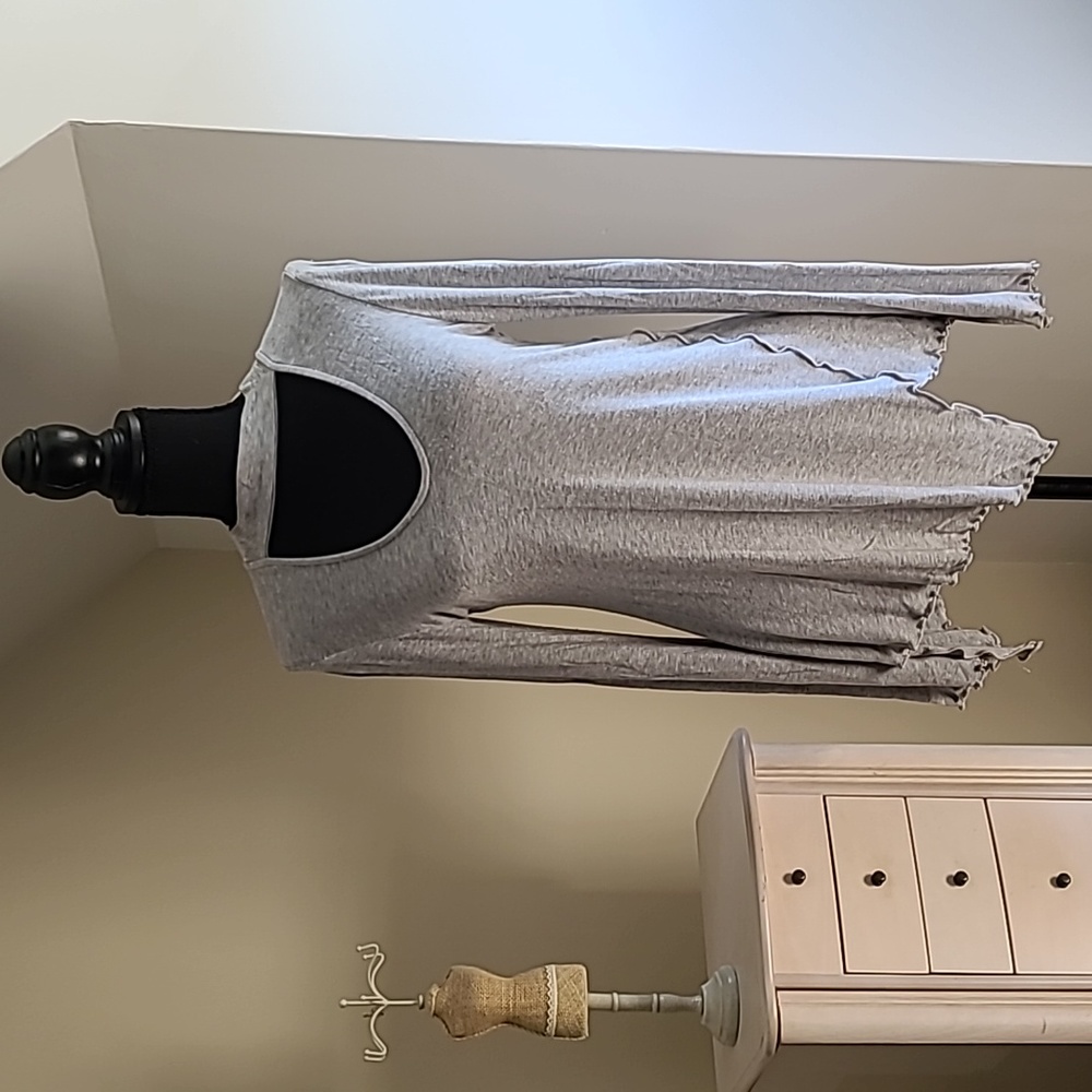 Long sleeve V-neck